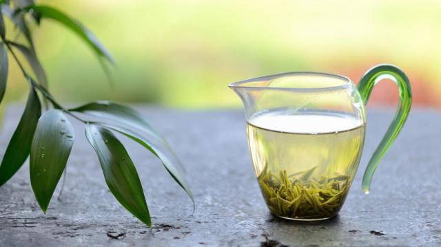 泡绿茶（泡绿茶的水温多少度）